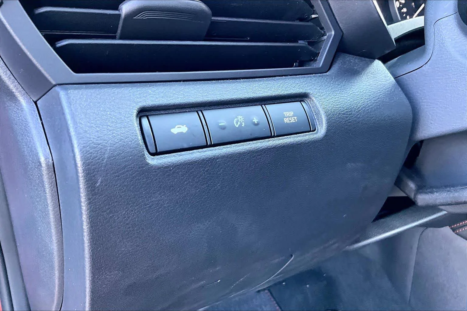 Certified Used 2025 Scarlet Ember Nissan SR image 37