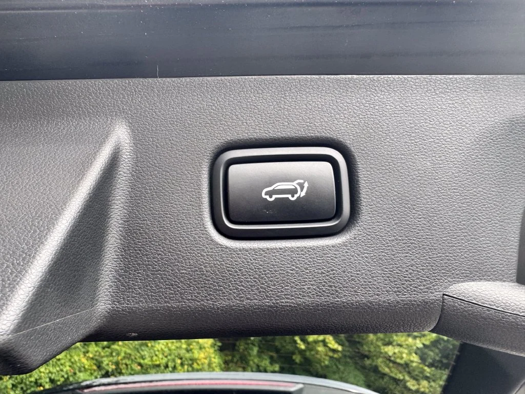 Used 2025 Black Hyundai SEL Convenience image 64