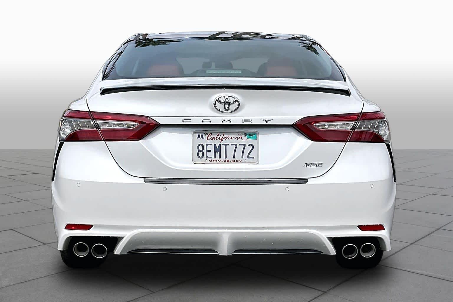 Used 2018 Midnight Black Metallic/Wind Chill Toyota XSE image 4