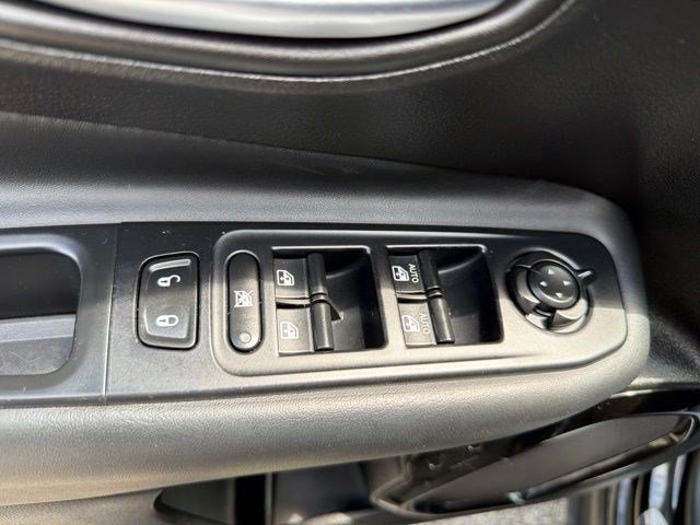 Used 2018 Black Jeep Altitude image 12