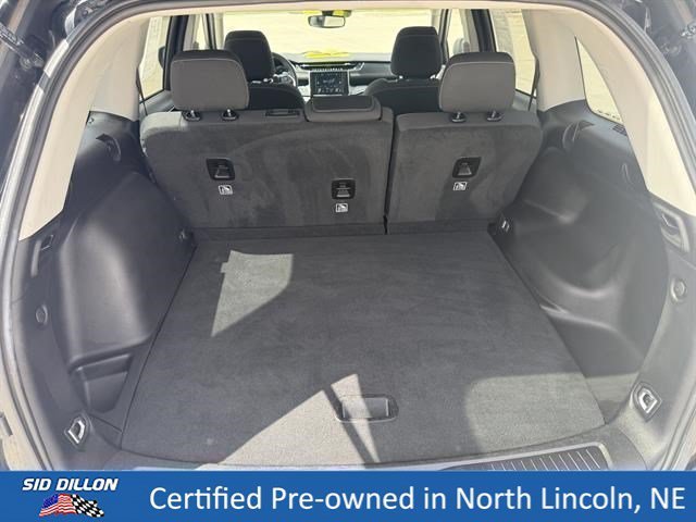 Used 2023 Diamond Black Crystal Pearlcoat Jeep Laredo image 11