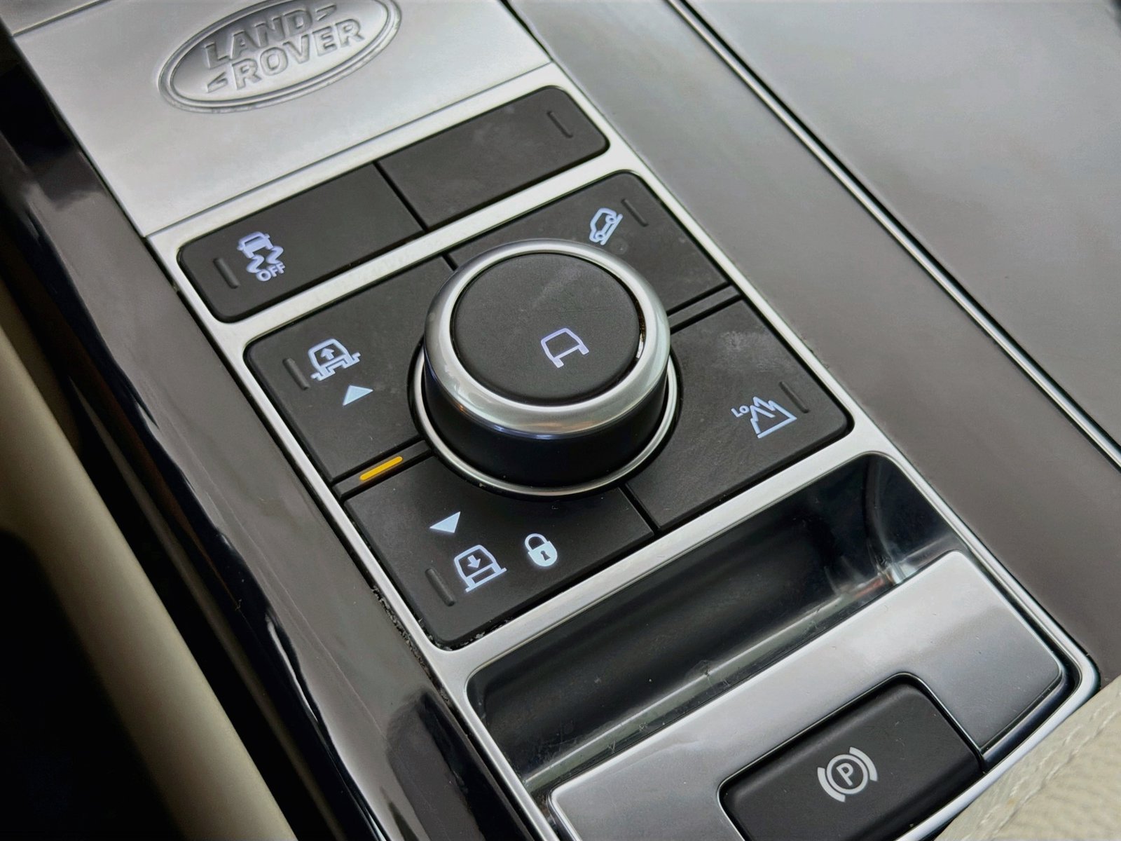 Used 2022 Portofino Blue Metallic Land Rover  image 19