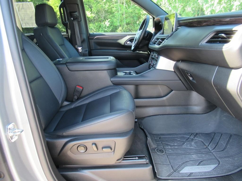 Used 2024 Gray Chevrolet Z71 image 10