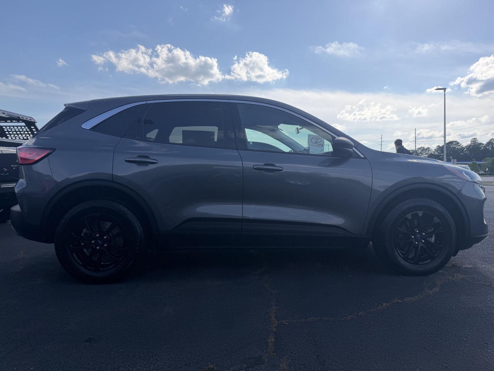 Used 2022 Oxford White Ford SE Hybrid image 8
