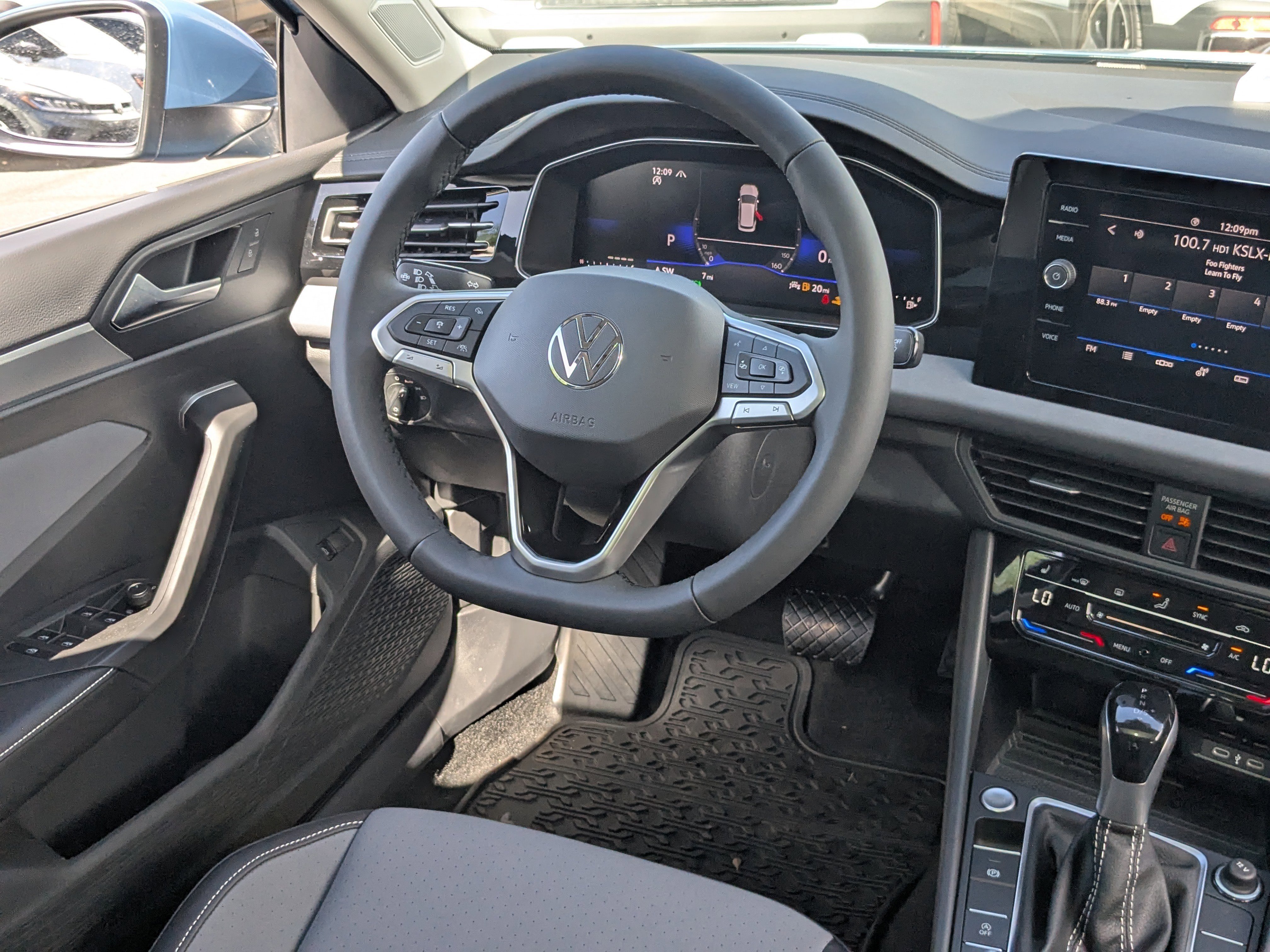 2026 Volkswagen Jetta SE - Photo 10
