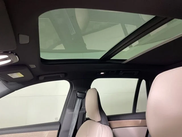 2025 Volvo XC90 Core - Photo 35