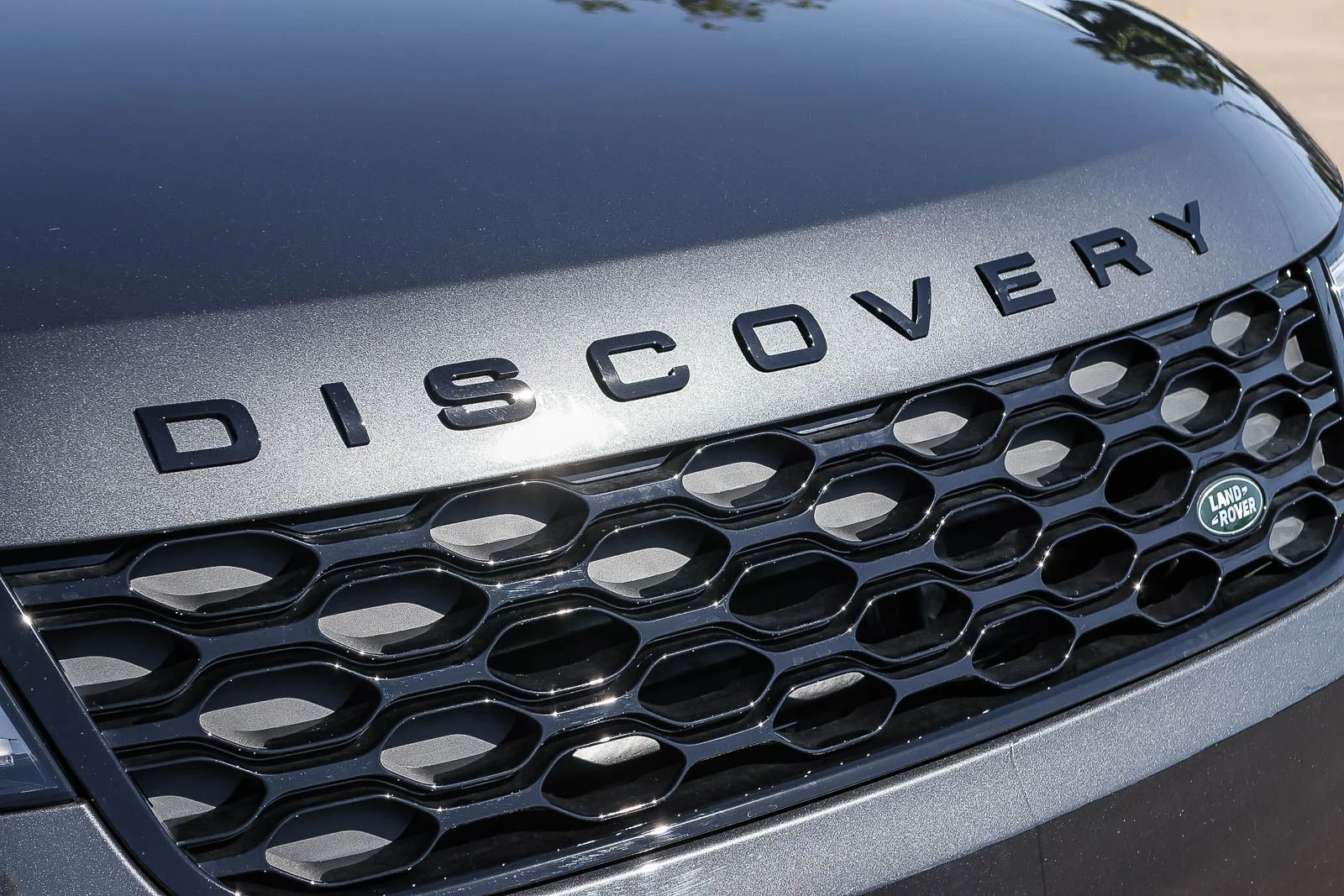 New 2026 Carpathian Grey Land Rover Dynamic SE image 16