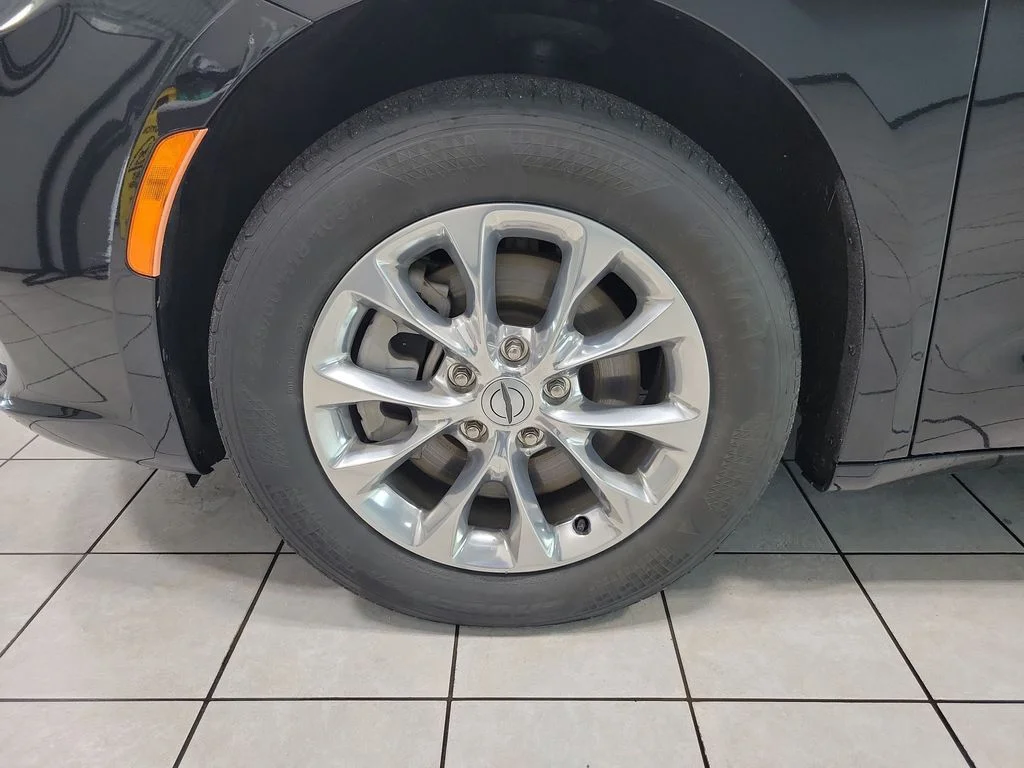Used 2022 Black Chrysler Touring L image 47