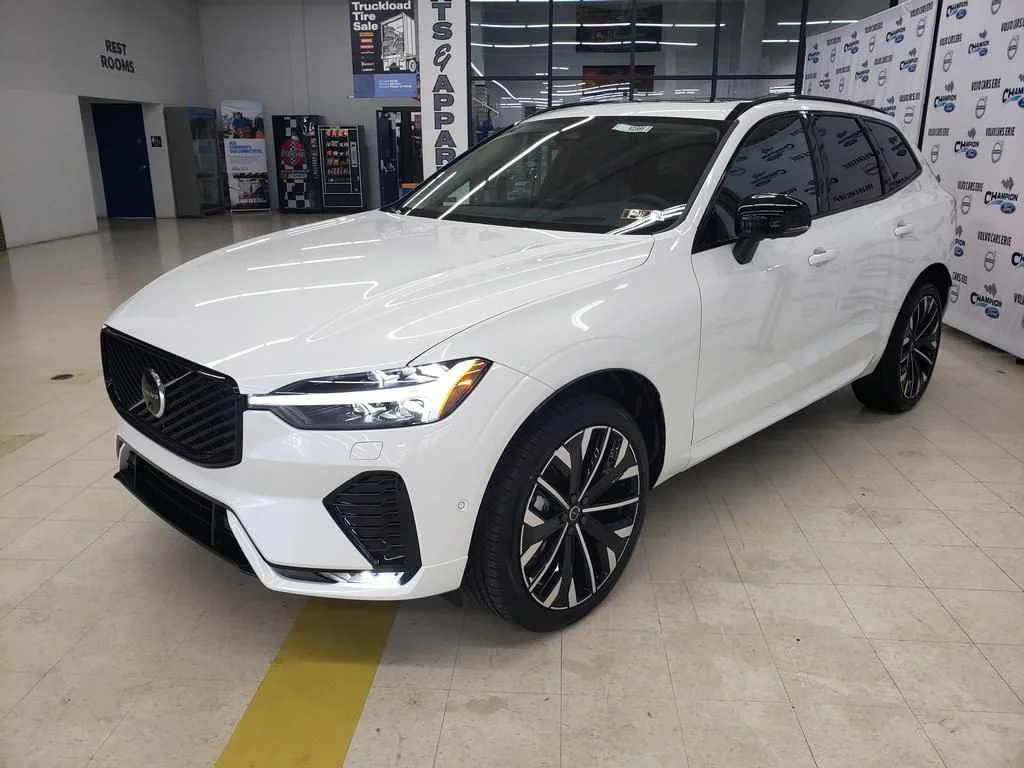 New 2026 Crystal White Volvo Ultra image 3
