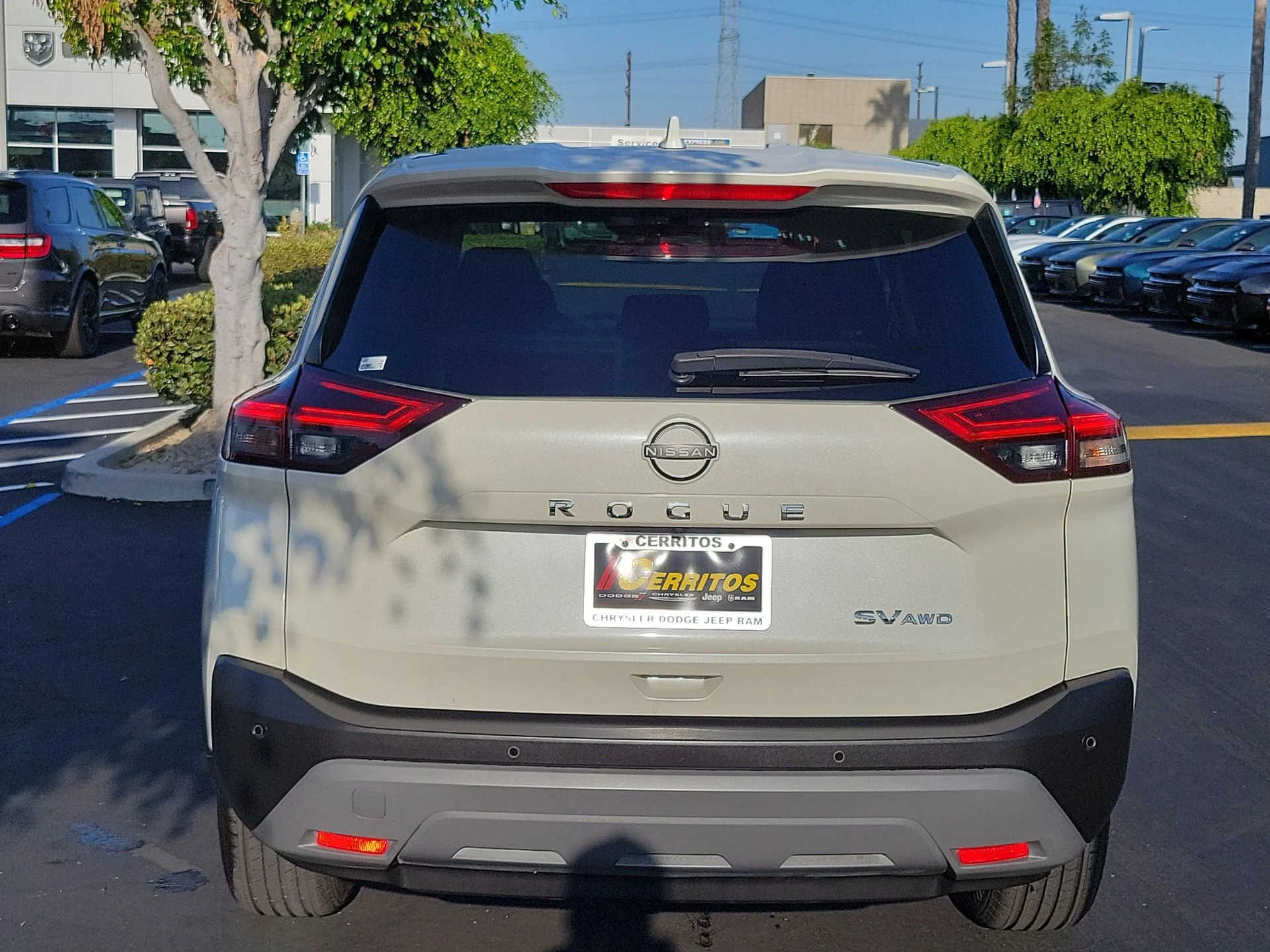 Used 2023 White Nissan SV image 3