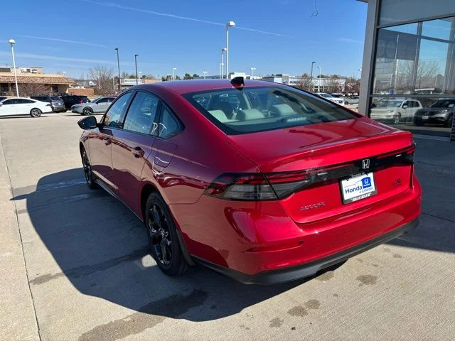 Used 2025 Red Honda SE image 7