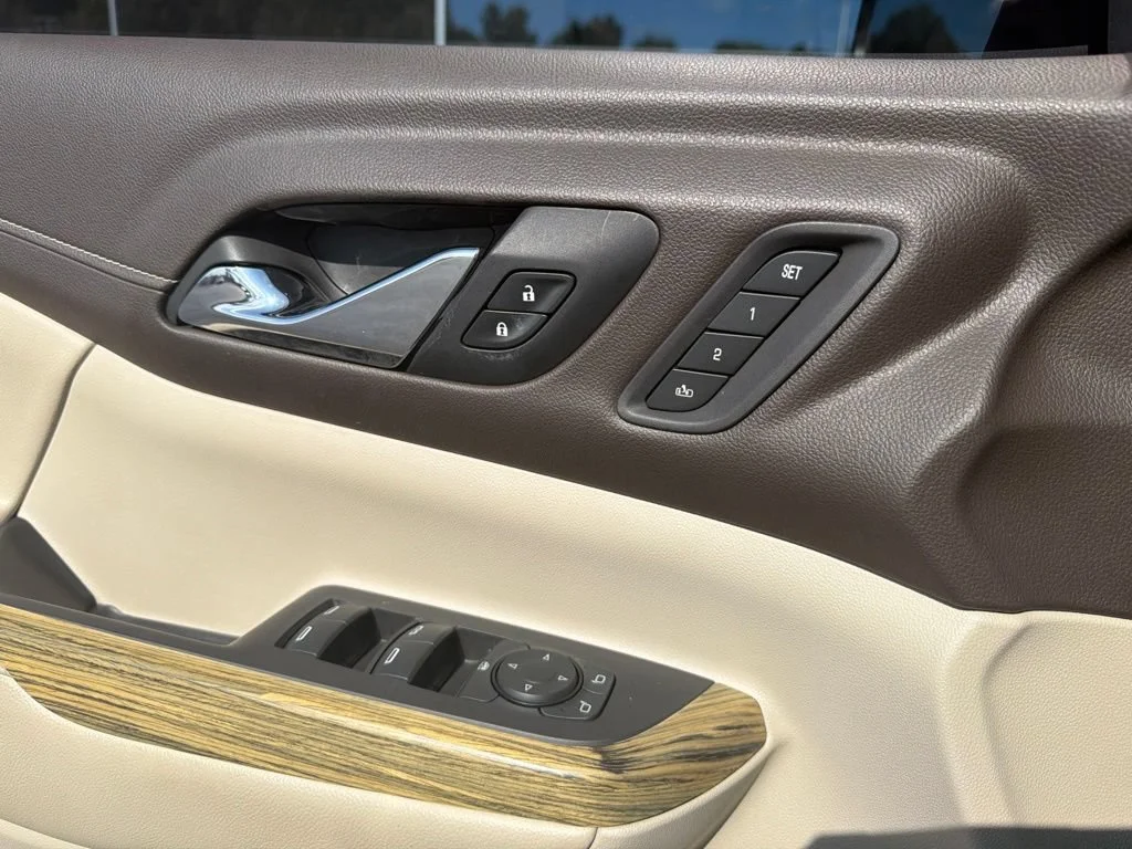 Used 2019 WHITE FROST TRICOAT GMC Denali image 19