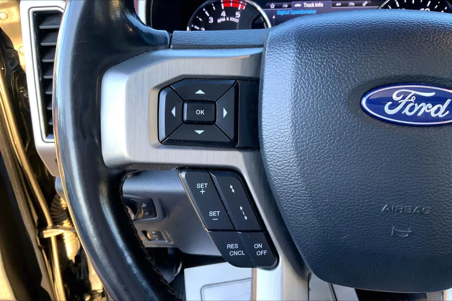 Used 2022 Agate Black Ford Platinum image 24