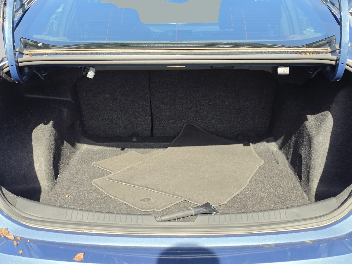 Used 2025 Lakeshore Blue Metallic Chevrolet LT image 14