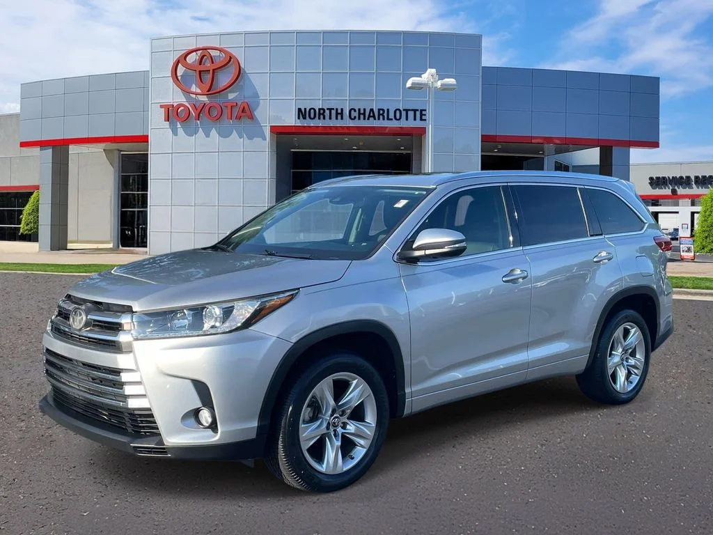 Used 2017 Silver Toyota Limited image 3