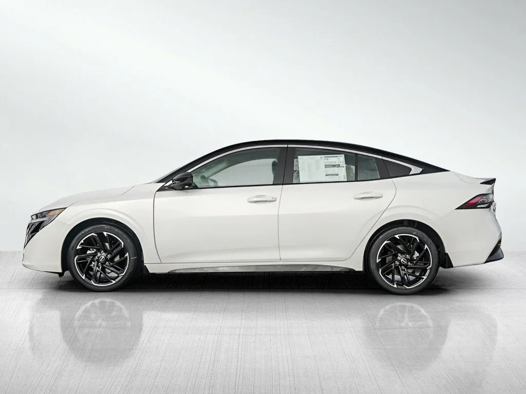 New 2026 Aspen White TriCoat / Super Black Two-tone Nissan SR image 4