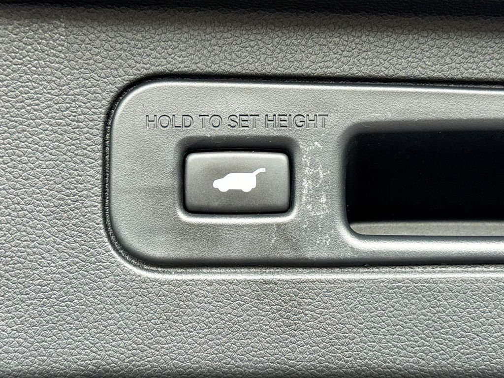 Used 2025  Honda Touring image 38