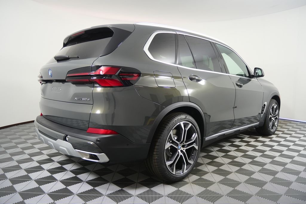Used 2026 Dravit Grey Metallic BMW xDrive50e image 4