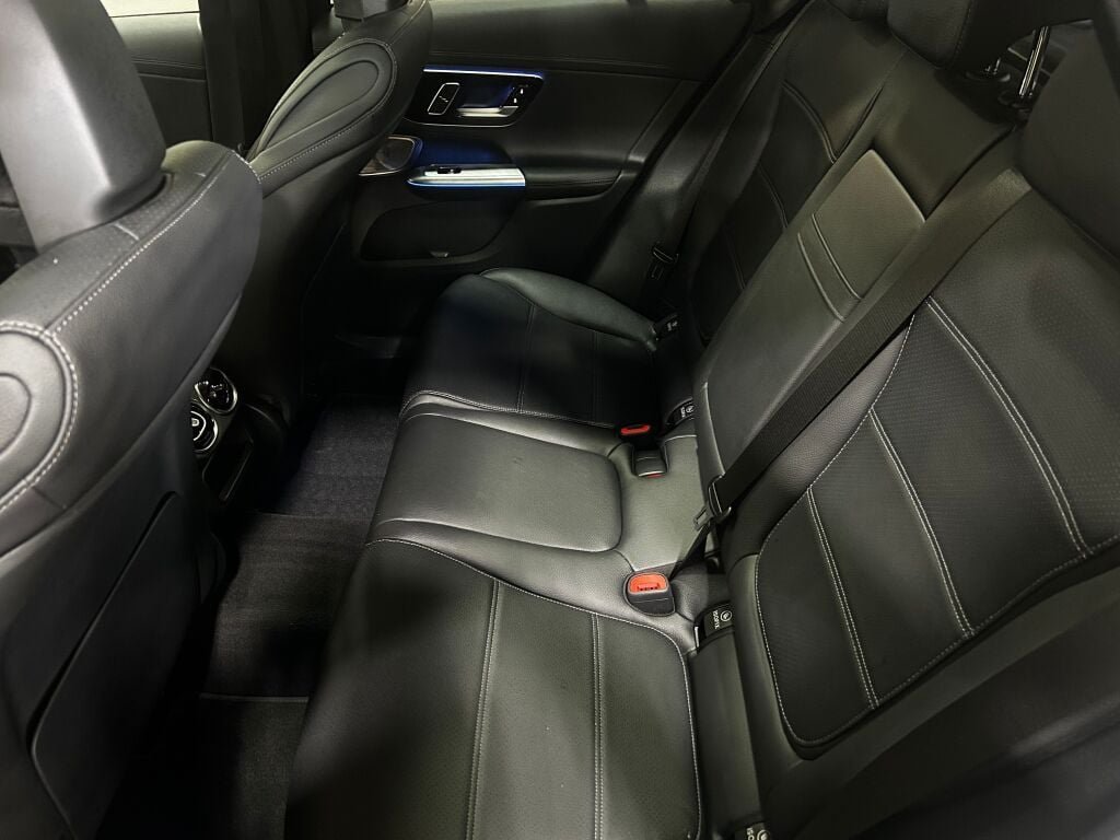 Used 2025 Polar White Mercedes-Benz GLC 300 image 19