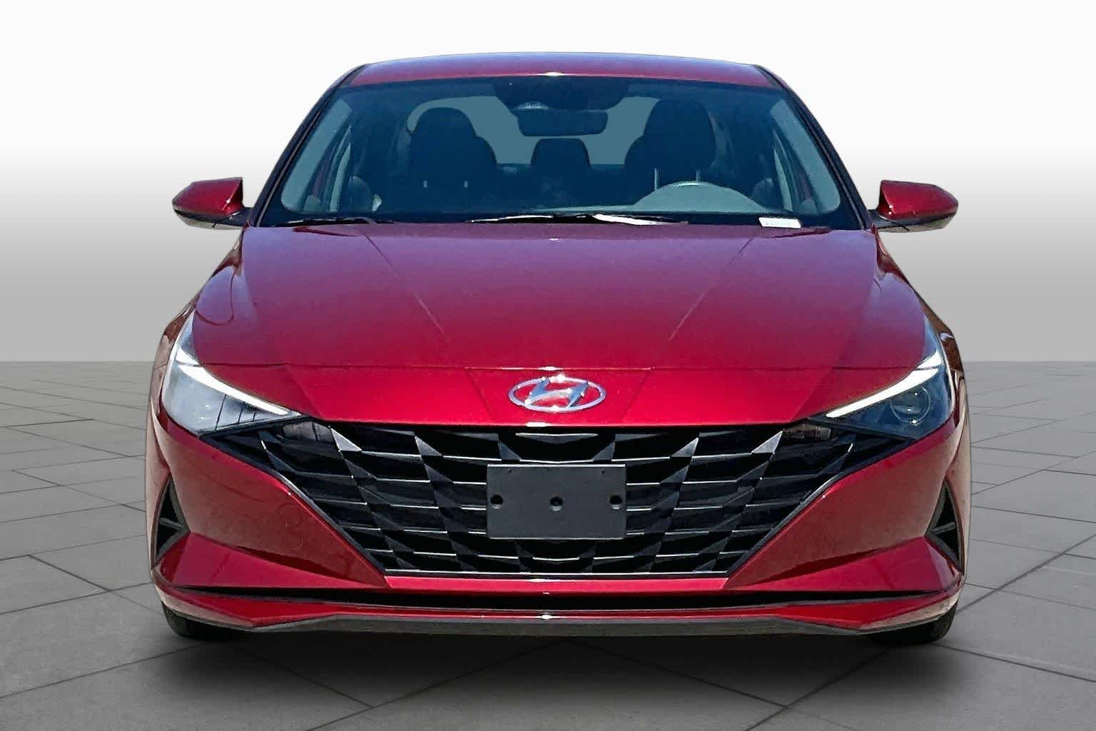 Used 2023 Ultimate Red Hyundai SEL image 4