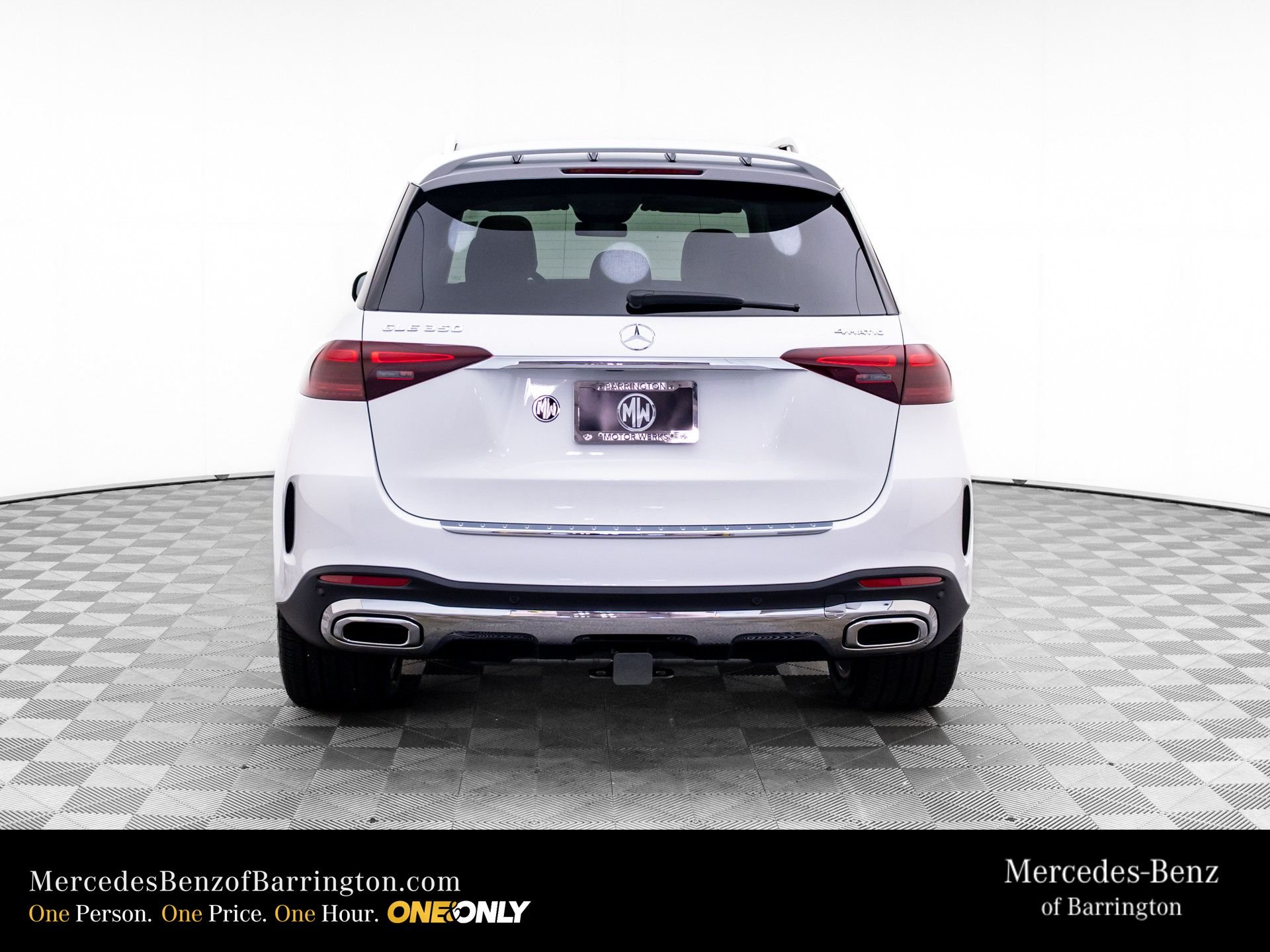 New 2026 MANUFAKTUR Moonlight White Metallic Mercedes-Benz GLE 350 image 4