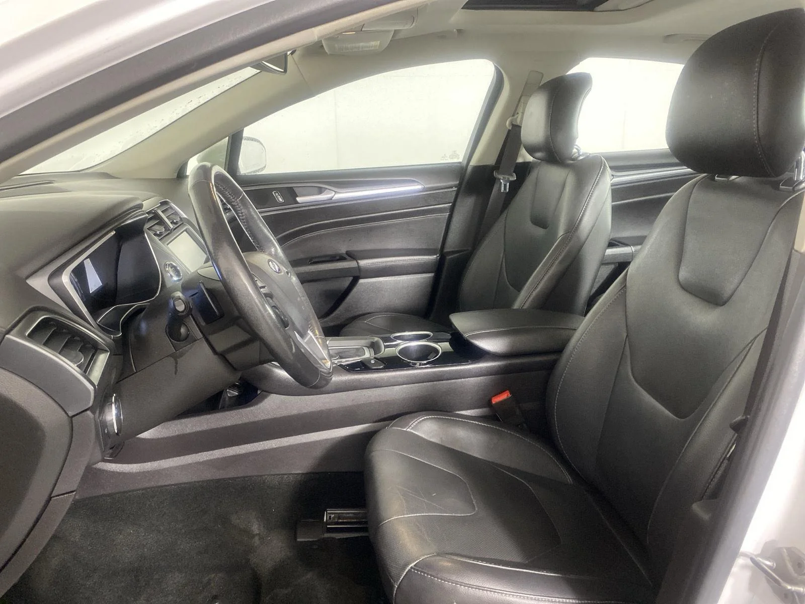 Used 2014 White Platinum Metallic Tri-Coat Ford Titanium image 12