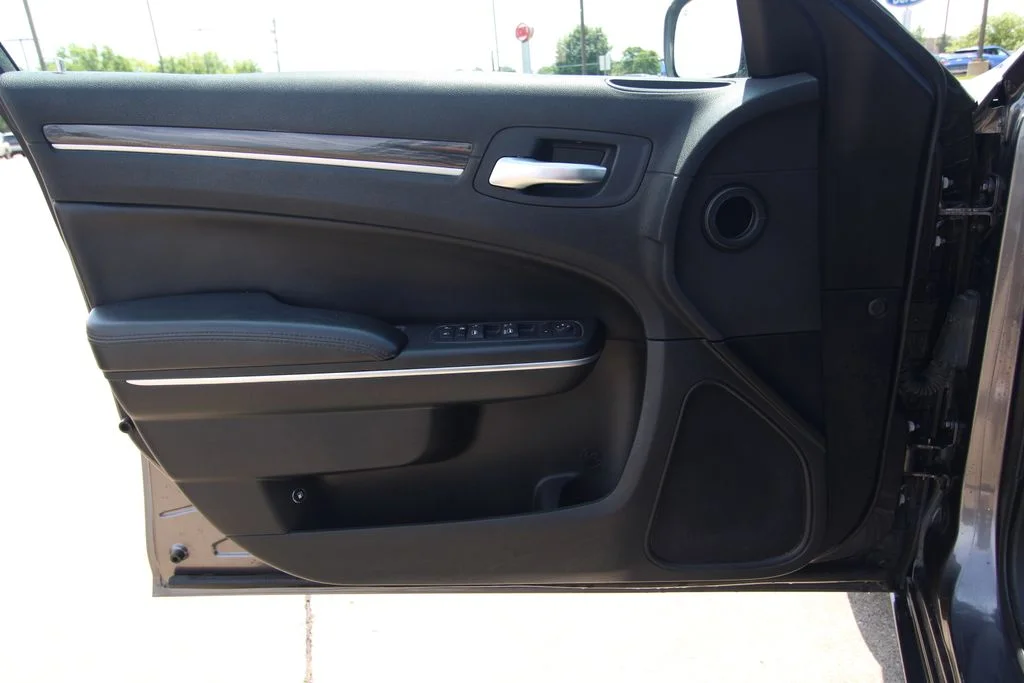 Used 2017 Gray Chrysler Limited image 34