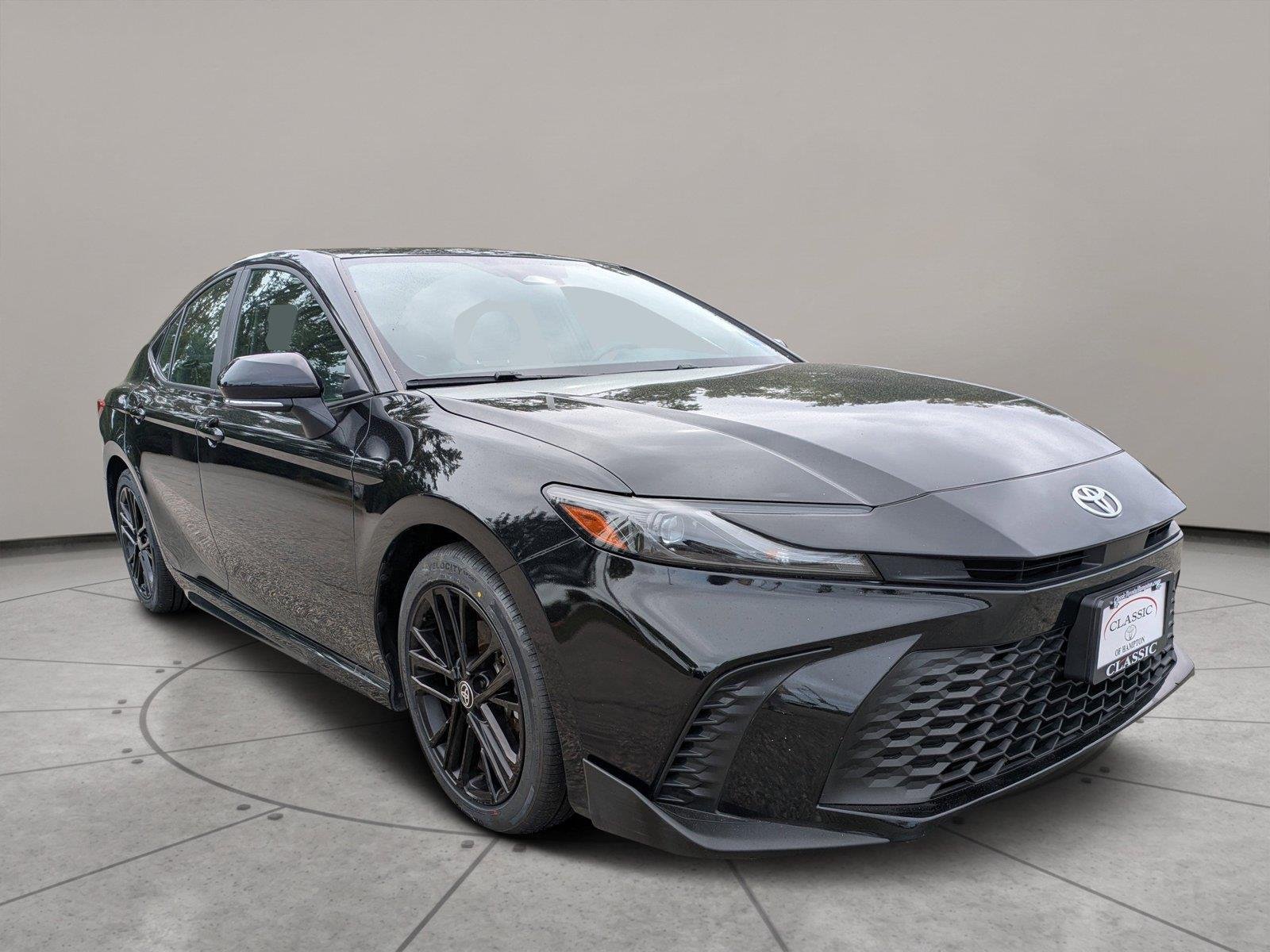 Certified Used 2025  Toyota SE image 1