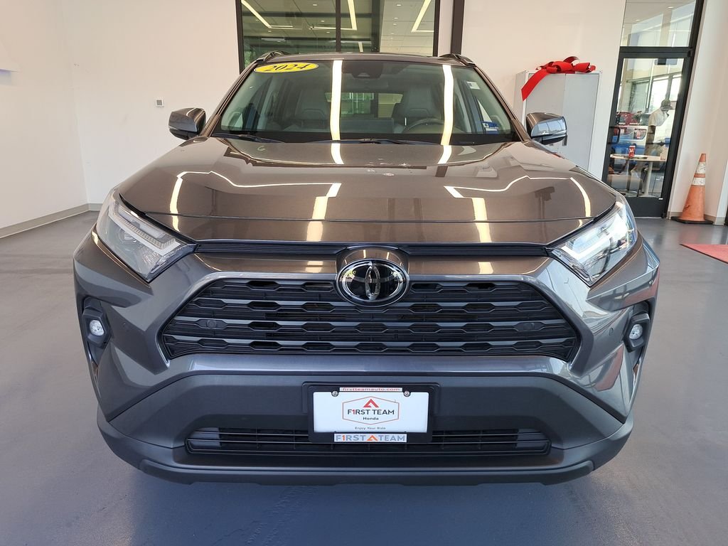 Used 2024 Gray Toyota XLE Premium image 9