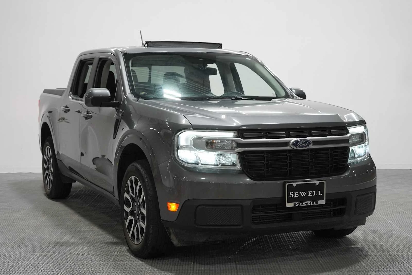 Used 2023 Carbonized Gray Metallic Ford Lariat image 3