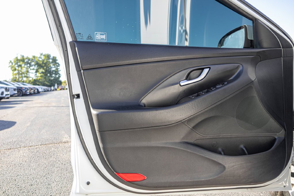 Used 2018 White Hyundai Base image 26