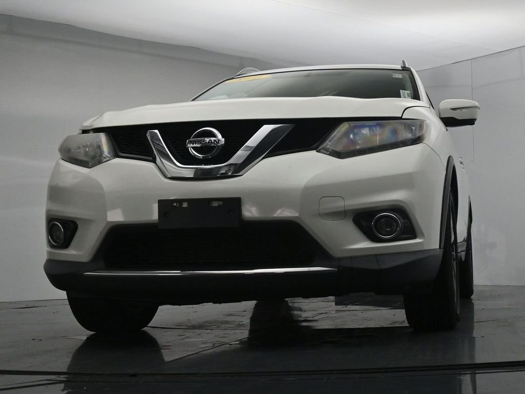 Used 2016 White Nissan SL image 34