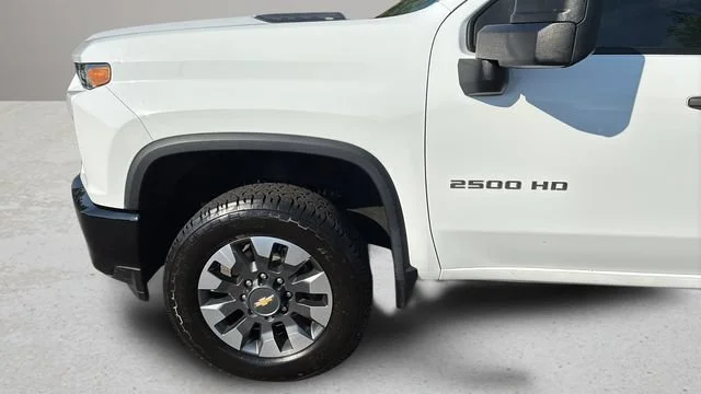 Used 2022 Summit White Chevrolet Custom image 34
