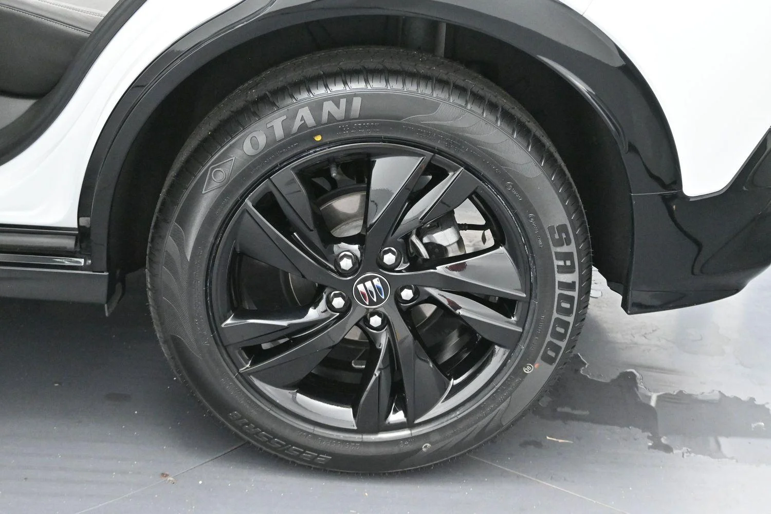 Used 2024  Buick Sport Touring image 30