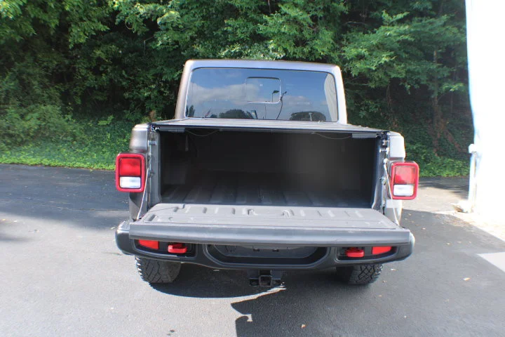 Used 2022 Granite Crystal Metallic Clearcoat Jeep Rubicon image 13