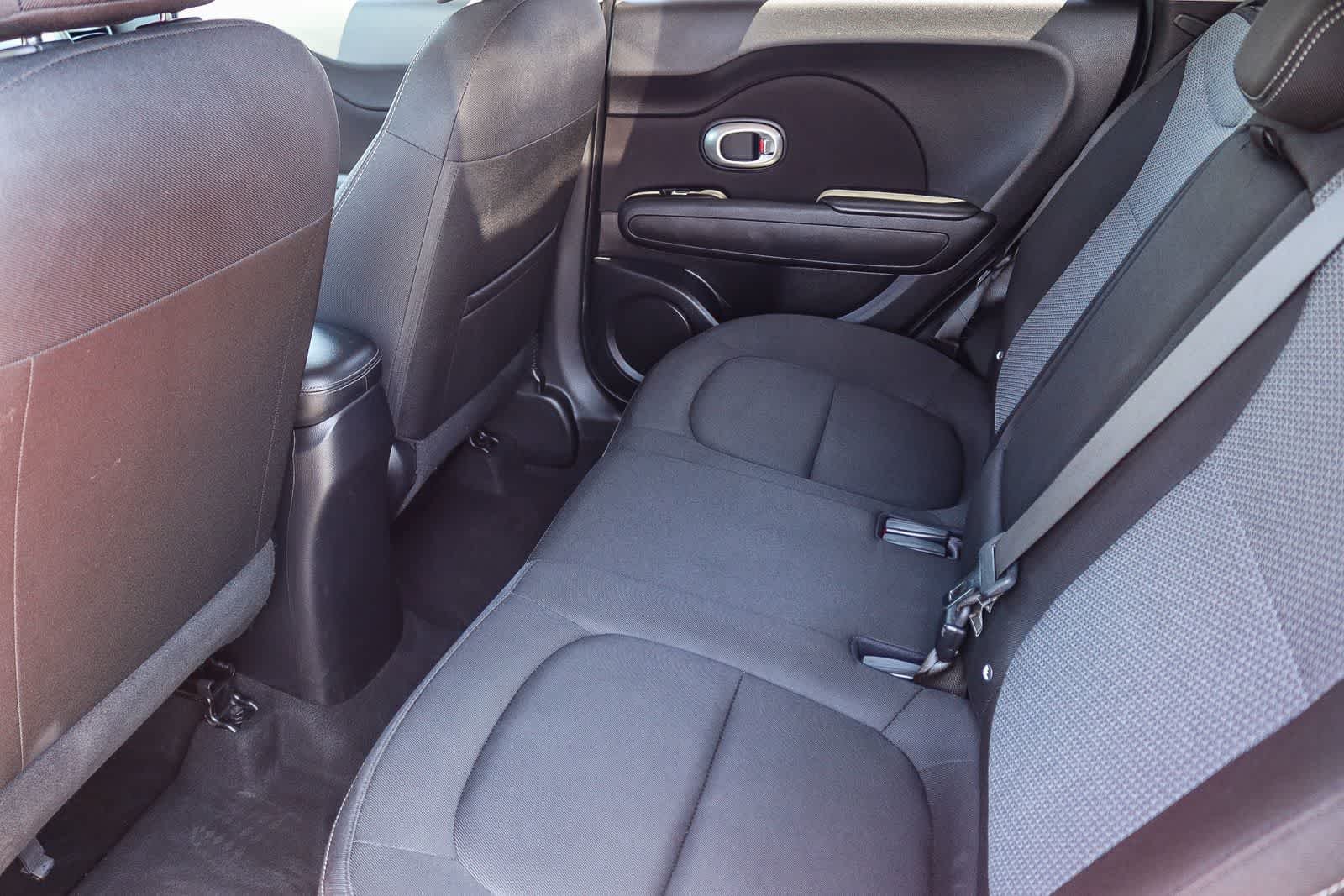 Used 2018 Inferno Red Kia + image 17