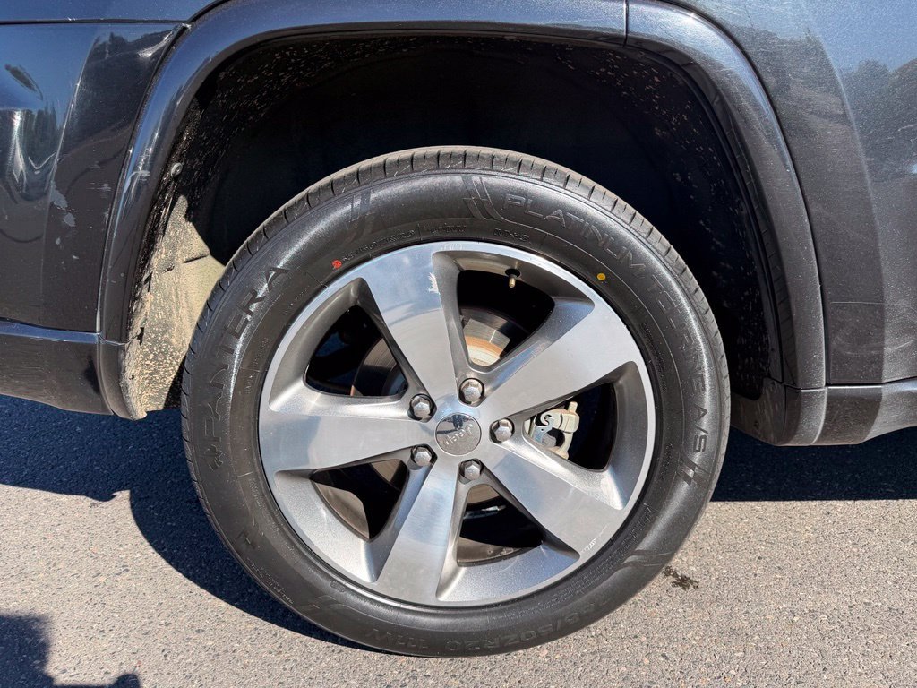 Used 2016 Brilliant Black Crystal Pearlcoat Jeep Overland image 9