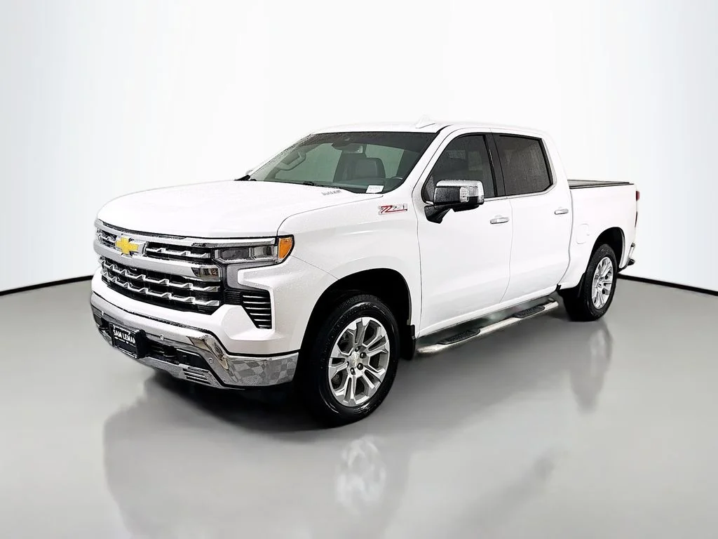 Used 2022 White Chevrolet LTZ image 3