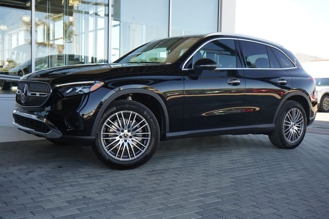 New 2026 Black Mercedes-Benz GLC 300 image 4