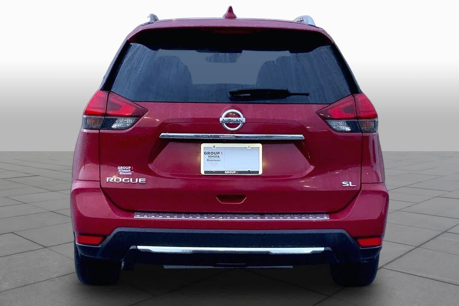 Used 2017 Palatial Ruby Nissan SL image 5