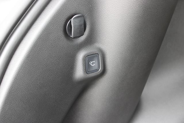 New 2026 Sting-Gray Clearcoat Jeep Limited image 32