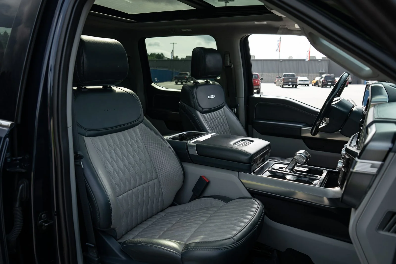 Used 2023 Blue Ford Limited image 23