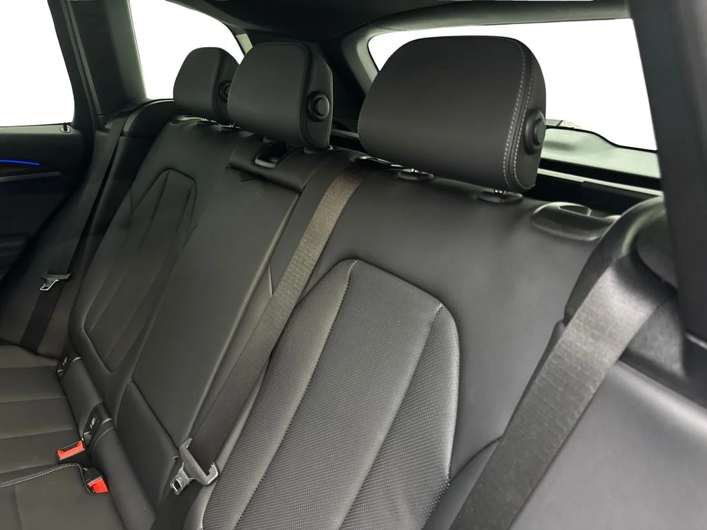 Used 2024 Gray BMW sDrive30i image 34