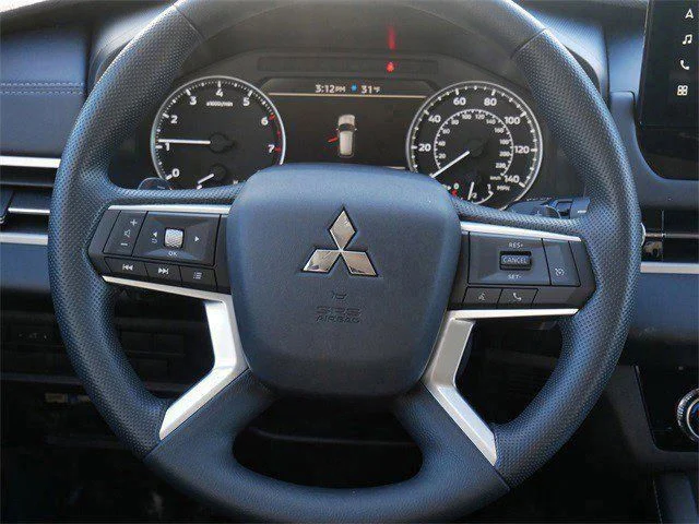New 2026 Labrador Black Pearl Mitsubishi ES image 8