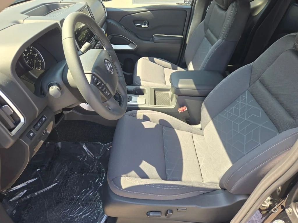 2025 Nissan Frontier SV - Photo 6