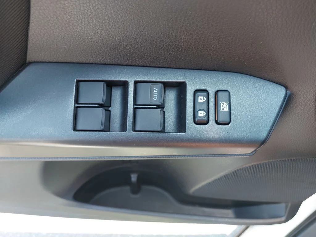 Used 2018 White Toyota LE image 27