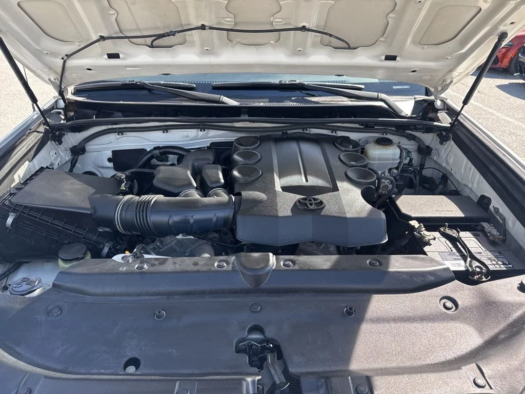 Used 2010 White Toyota SR5 image 33