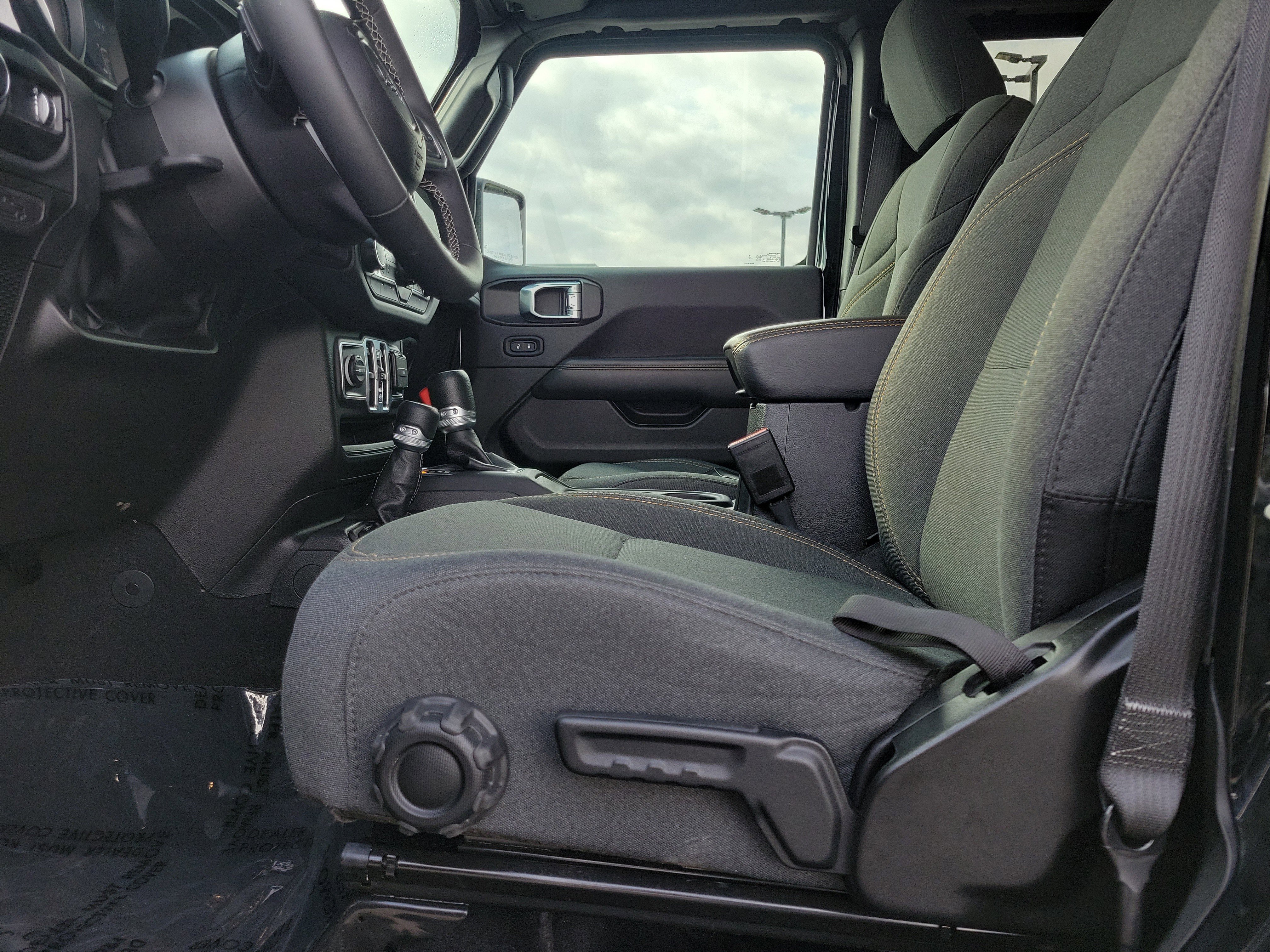 2025 Jeep Wrangler 4-Door Sahara - Photo 16