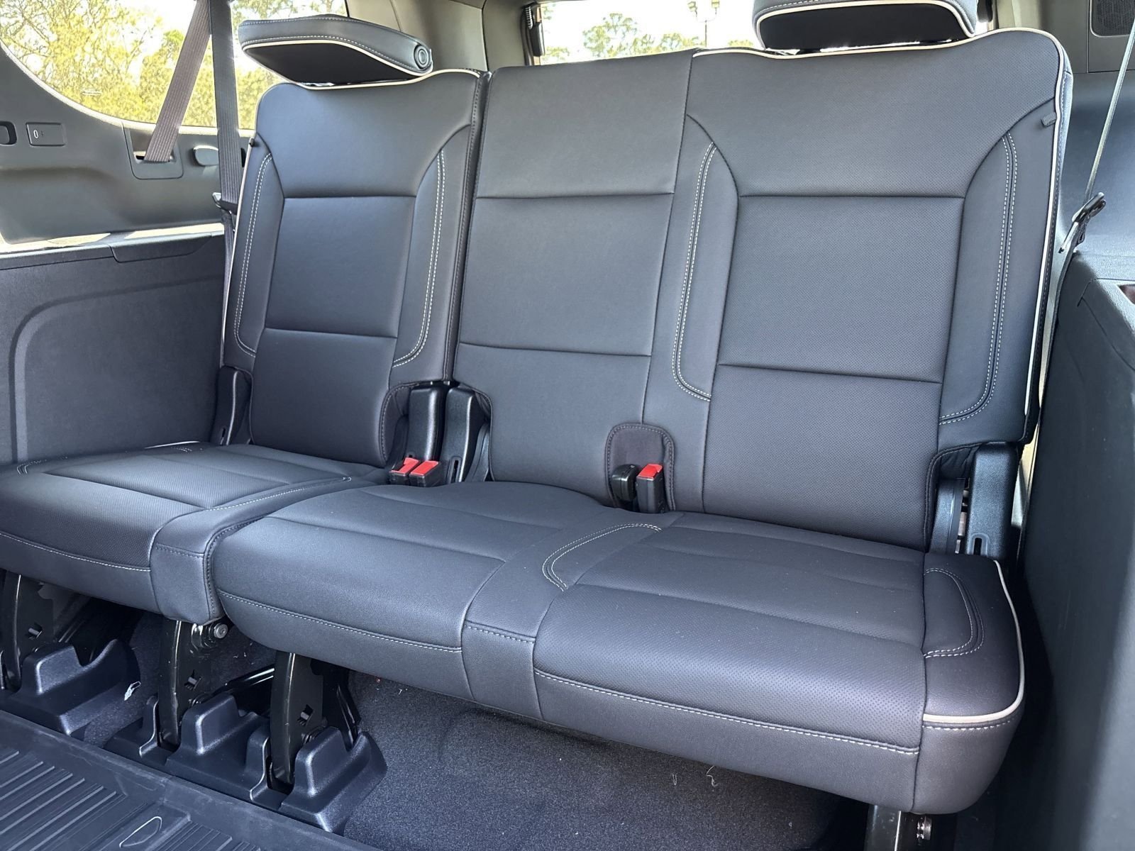 Used 2025 Onyx Black GMC 4WD 4dr Elevation image 25