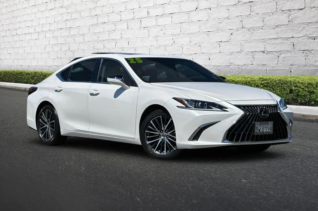 Used 2025 White Lexus 350 image 2
